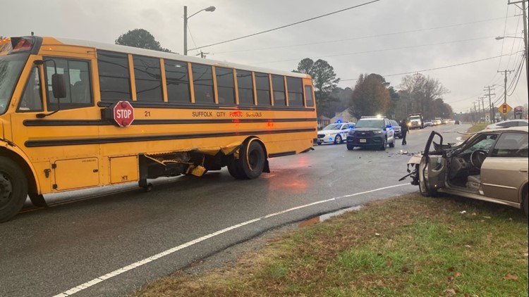 3 hurt in school bus collision in Suffolk