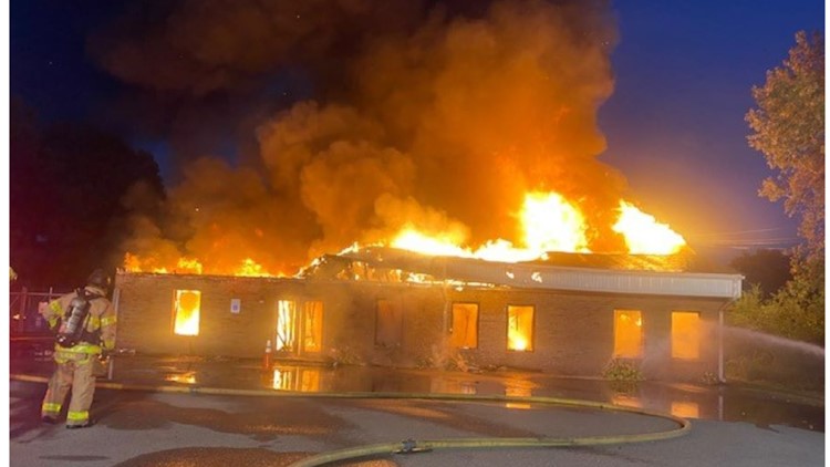 Flames engulf Chesapeake warehouse
