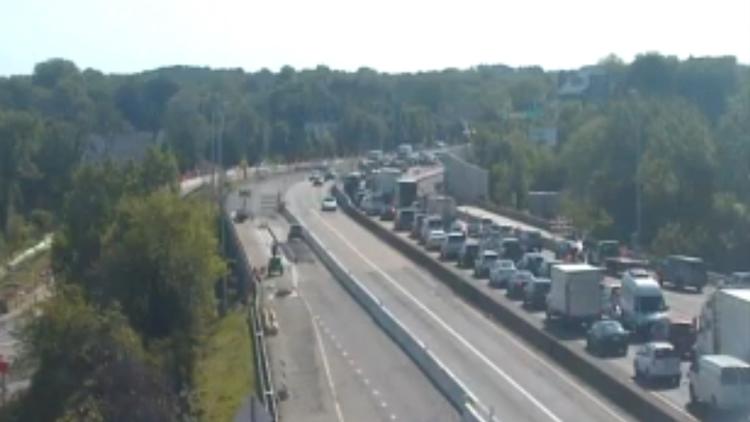 Disabled tractor-trailer on HRBT closed all I-64 E lanes Monday morning