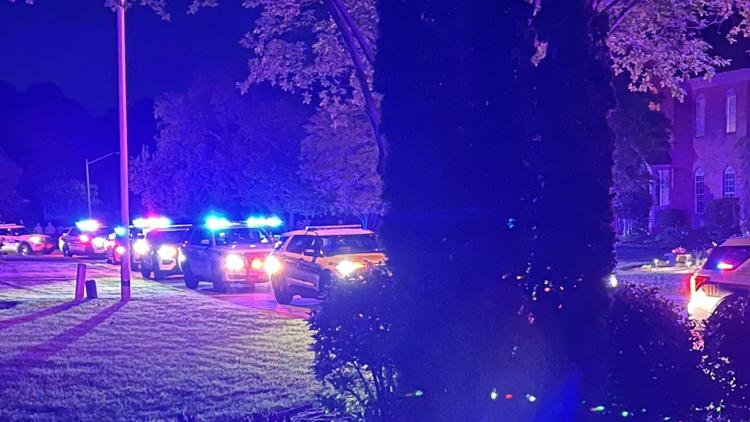 Man who held knife to person's throat shot by officer in Virginia Beach, police say