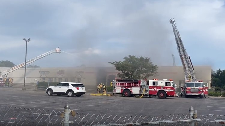 2-alarm fire breaks out at Family Dollar in Norfolk