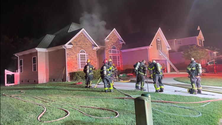 3 escape unharmed as fire hits Chesapeake home