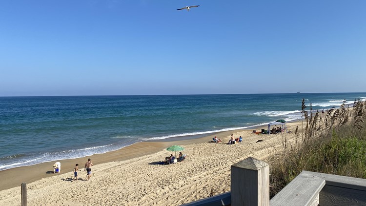 Southern Shores police share name of man who died in hang glider crash off Outer Banks