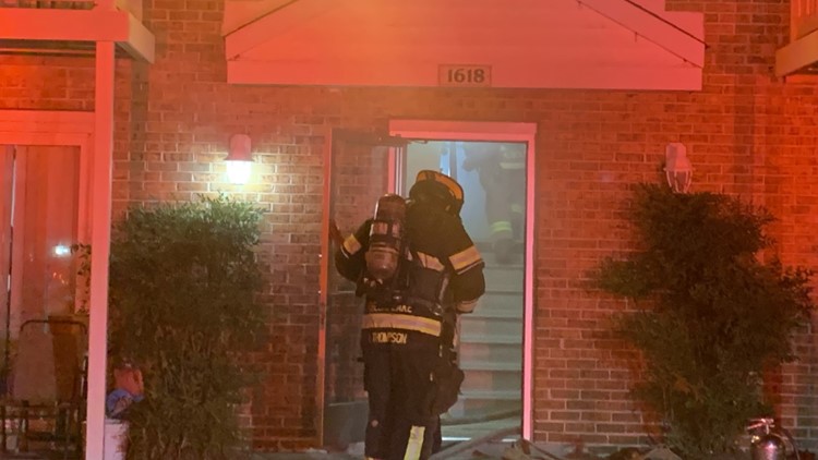 Fire at apartment complex in Chesapeake displaces multiple people