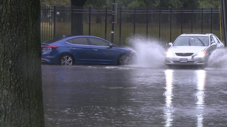 Hampton Roads residents take on Ian's strong winds and rain