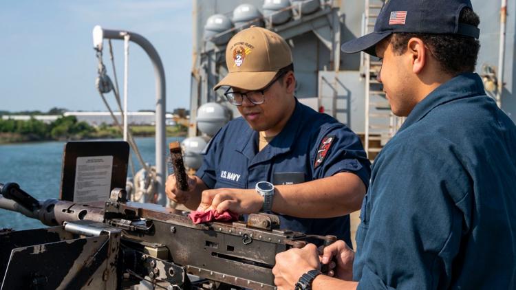 USS Oak Hill leaves Naval Station Norfolk to participate in exercise with French Navy