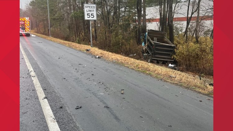 1 dead, 1 hurt after car crashes into dump truck on I-264 in Portsmouth