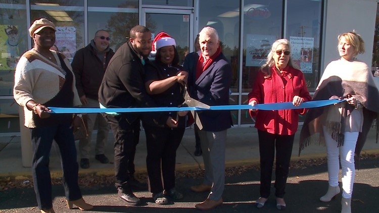 Ribbon cutting for TEEM Textured Cakes bakery in Chesapeake