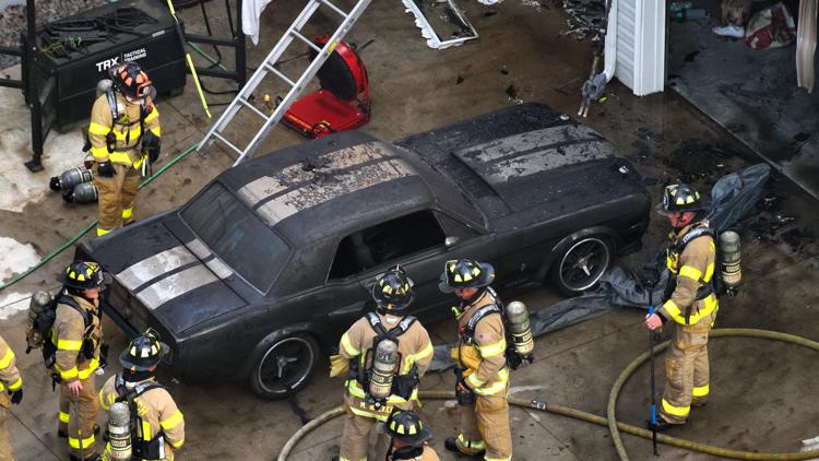 Virginia Beach house fire displaces five people, four dogs