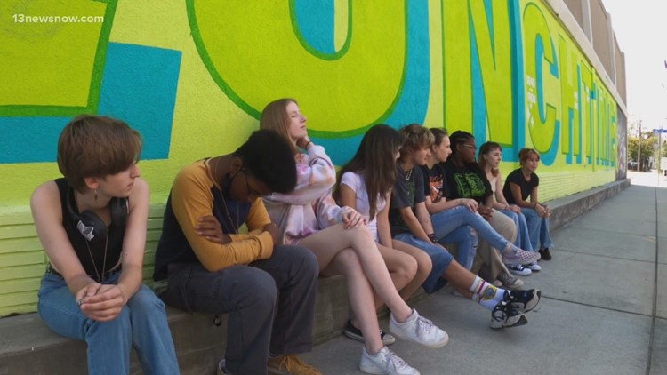 Artist teams up with students for new mural in Norfolk's Neon District