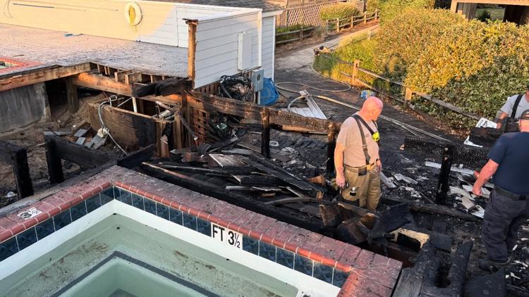 Swift response stops fire from spreading in Duck neighborhood