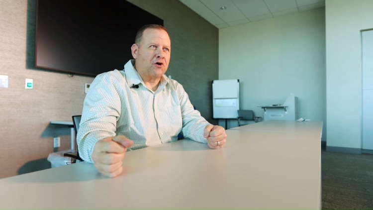 Louisiana officer finds relief with new thumb joint implant after years of arthritis pain