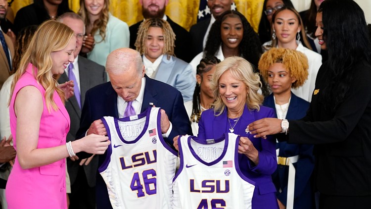 LSU's Sa'Myah Smith faints during championship ceremony at White House