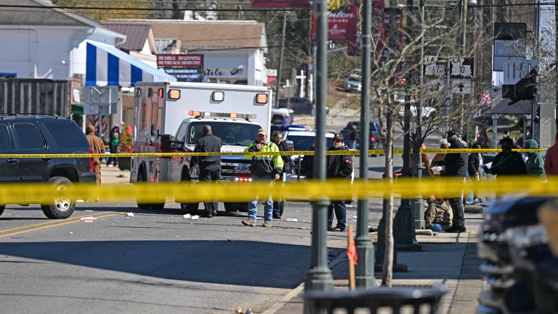 5 injured , including child , in Louisiana Mardi Gras parade shooting