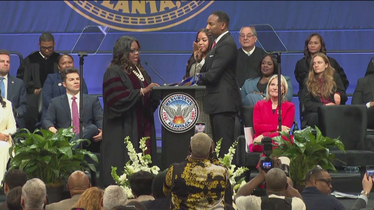 Mayor Andre Dickens sworn in for second term
