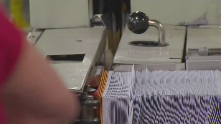 Former USPS employees plead guilty to stealing mail, fraudulently filing PPP loans, authorities say