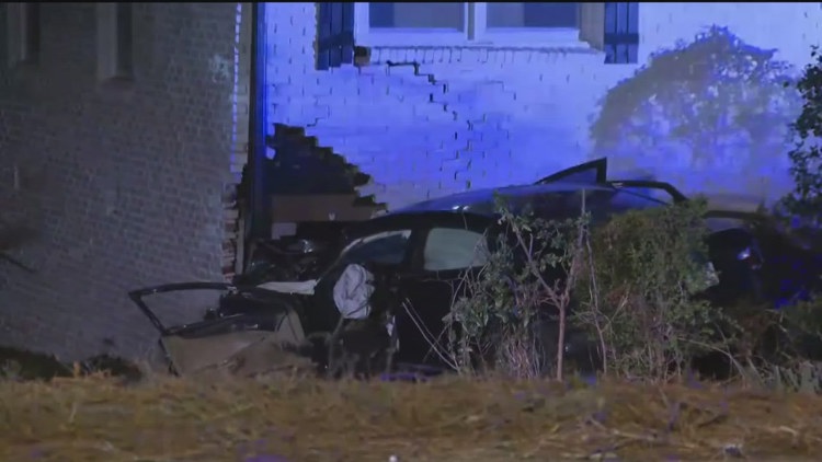 Driver seriously injured after crashing car into home in Decatur