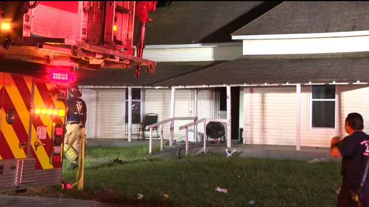 4 displaced after DeKalb County house fire