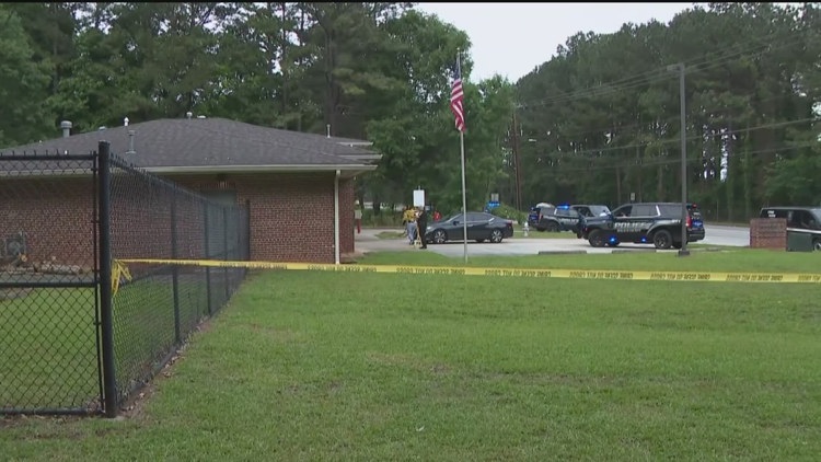 Man dies after being driven to DeKalb fire station with gunshot wound: police