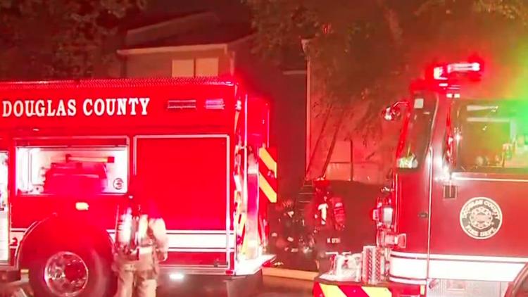 Apartment fire damages multiple units in Lithia Springs, officials say