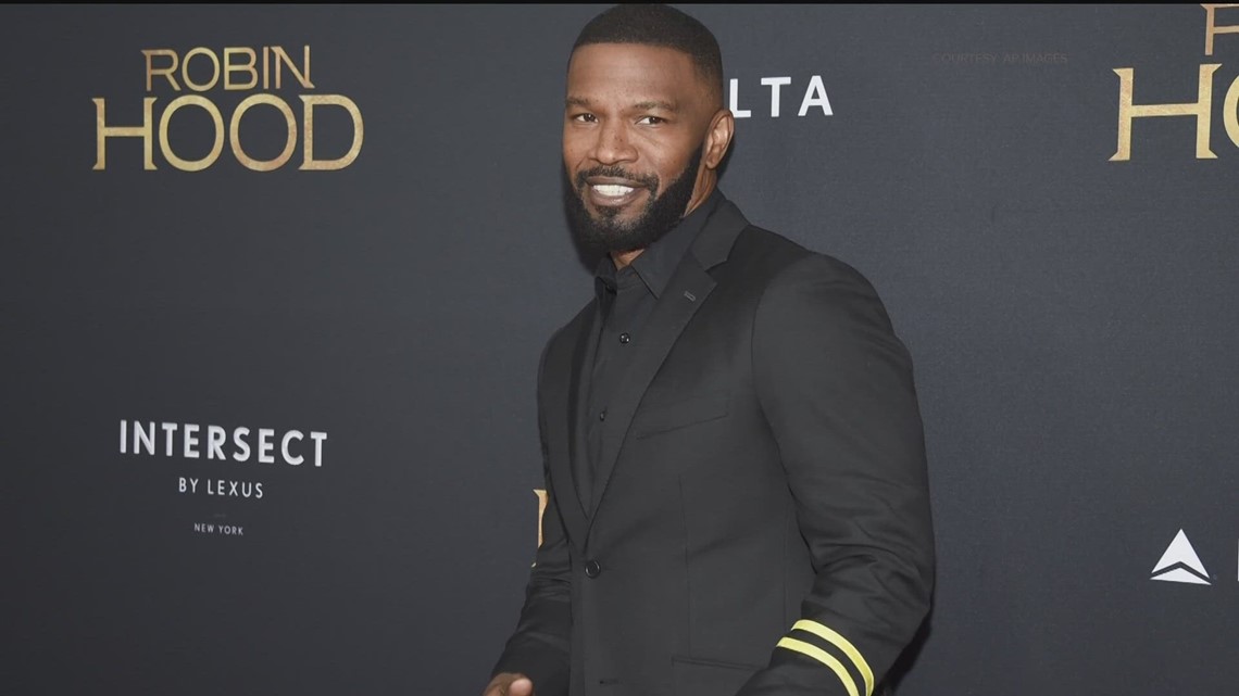 Jamie Foxx discusses health scare while accepting award