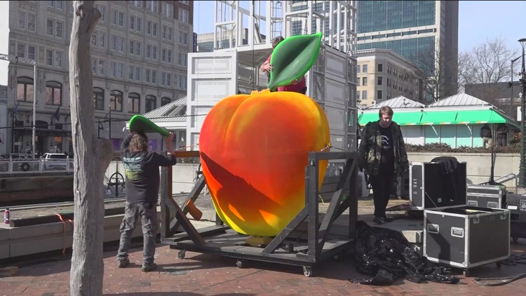 Atlanta's iconic New Year's Eve Peach Drop is back! 2024 lineup revealed