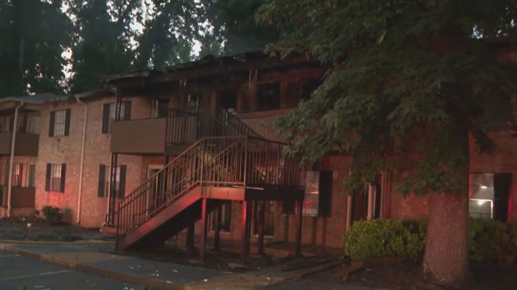 Crews put out fire at Fairburn apartment complex