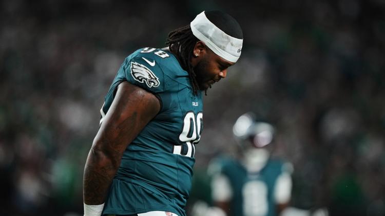 Eagles' Jalen Carter, a former Georgia Bulldog, ejected for spitting at Cowboys' Dak Prescott