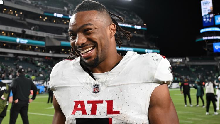 Bijan Robinson is preparing for another busy season as Falcons' do-it-all running back