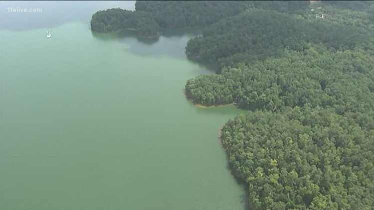 Algae bloom in Lake Allatoona prompts health warnings near busy marina
