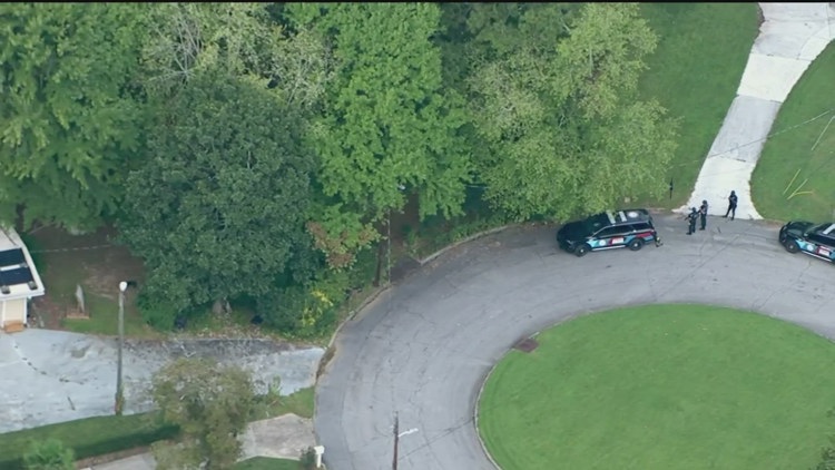 Man arrested after entering home with gun, starting SWAT standoff in Atlanta, police say