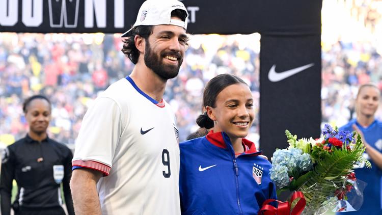 Soccer star Mallory Swanson and former Braves shortstop Dansby Swanson expecting first child together