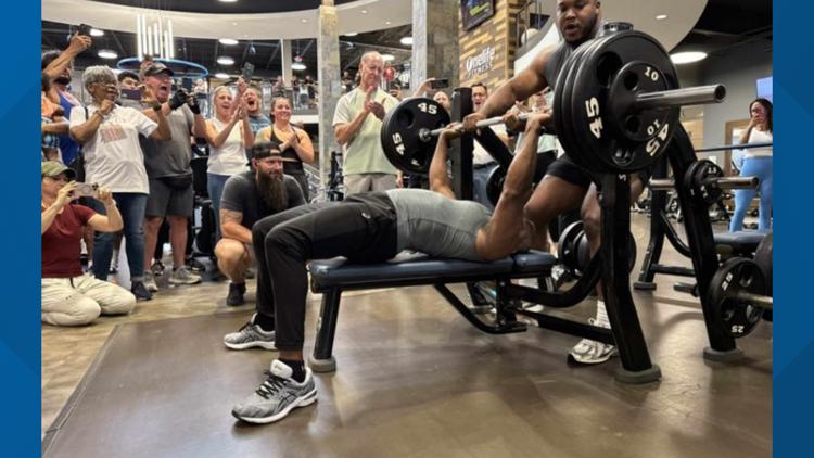 71-year-old man makes history with world record for bench pressing
