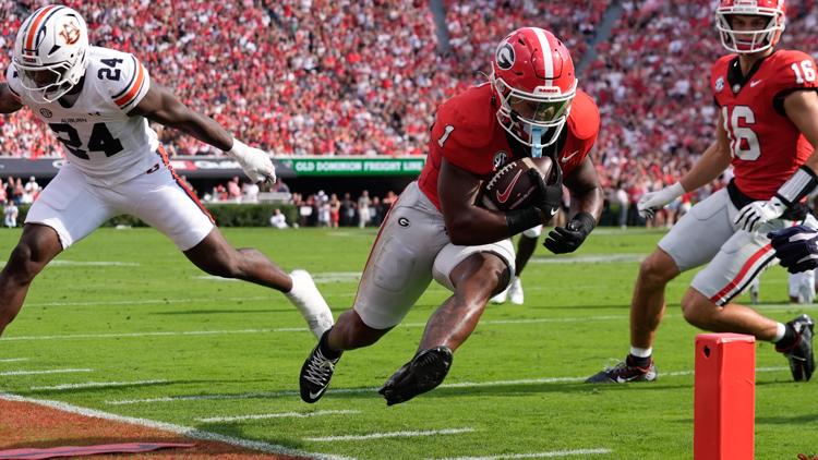 No. 5 Georgia bounces back from loss at Alabama, makes it 8 in a row over Auburn 31-13