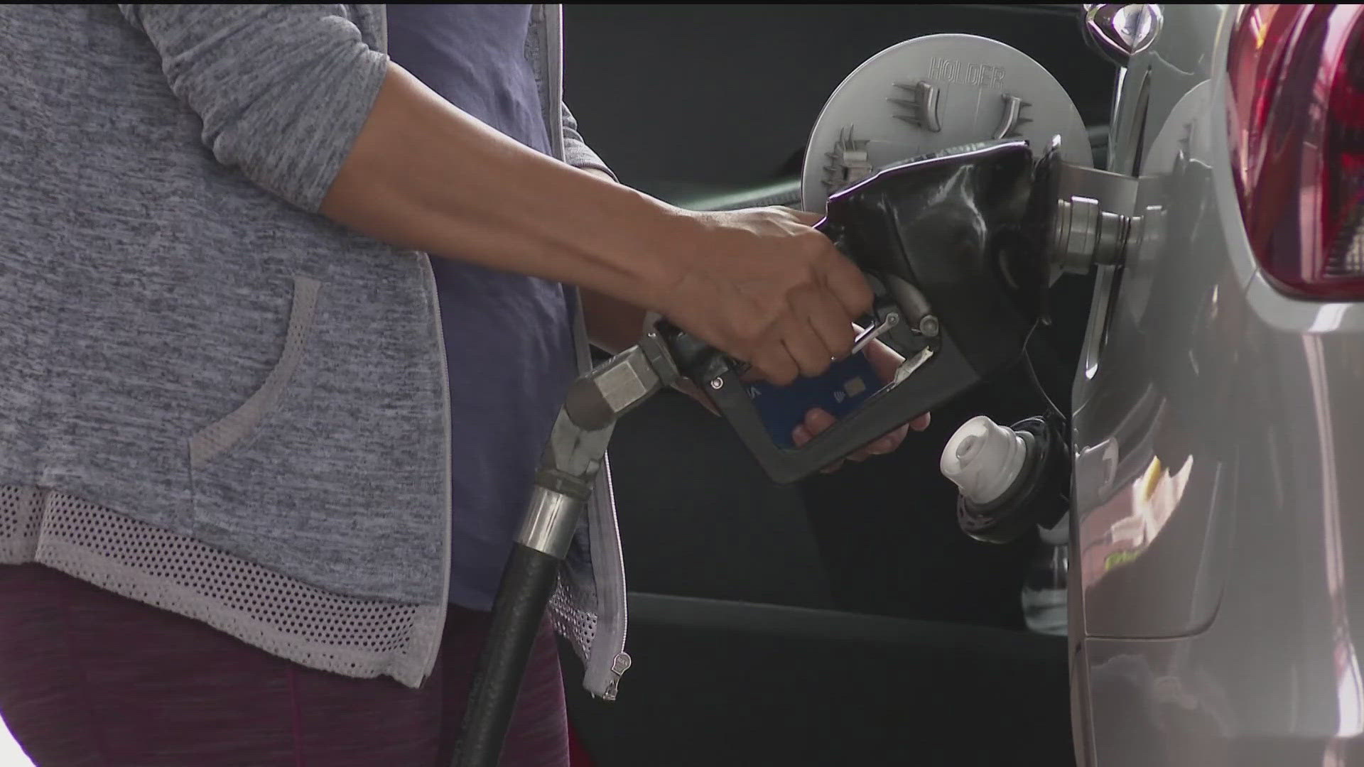 fox43.com - TEGNA Digital - Gas prices rise again Sunday, remain above $4 as upward trend continues