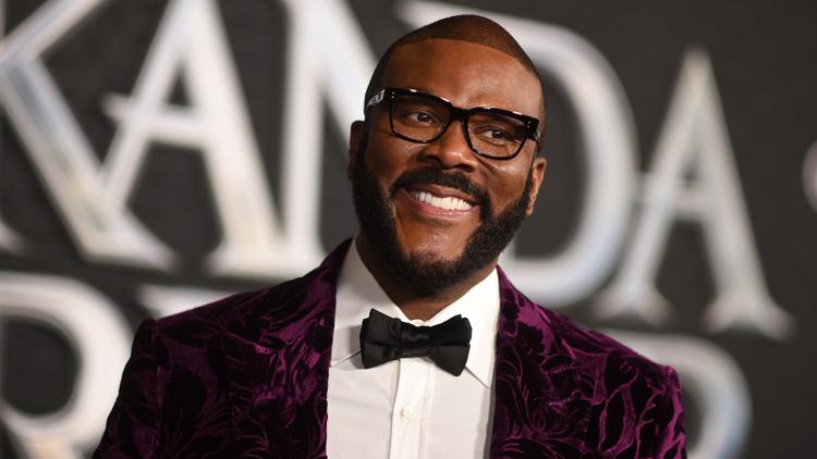 Tyler Perry donating gift cards to TSA workers at Hartsfield-Jackson