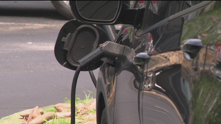 Gridlock Guy: What EV and hybrid drivers need to know about several soon-expiring perks