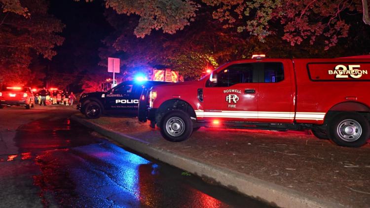'Smoke alarms save lives' | 2 people rescued in fire at Roswell apartment complex