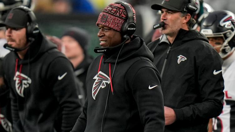 Falcons fans continue to call for organizational overhaul after blown lead, loss to Jets