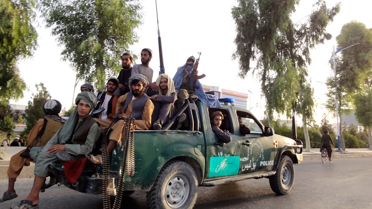 Rush on Kabul airport as Afghans flee Taliban takeover