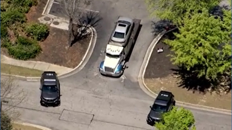 Victim rushed to Grady after South Fulton plaza shooting