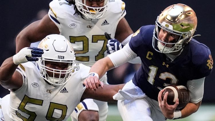 QB Leonard runs for 2 TDs as No. 12 Notre Dame leans on strong defense | Score