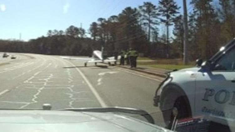 Small plane makes emergency landing on highway in Peachtree City