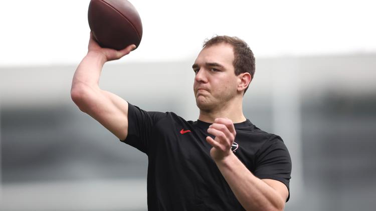 Kirby Smart praises Gunner Stockton's leadership but he's not crowned Georgia's QB1 yet