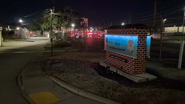 9 sent to hospital after detainee starts fire at Fulton County Jail: sheriff