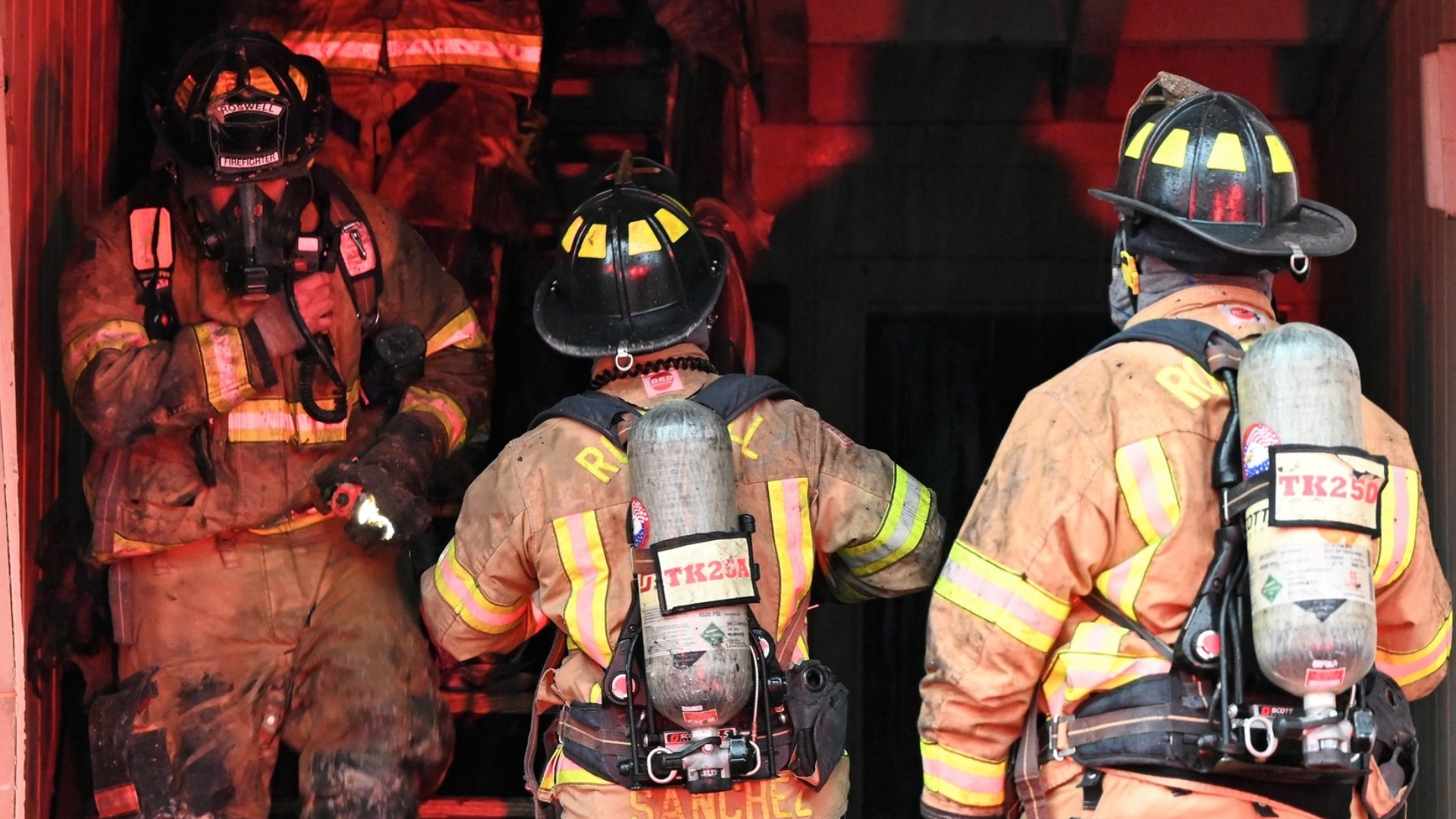 5 residents rescued from Galesburg fire