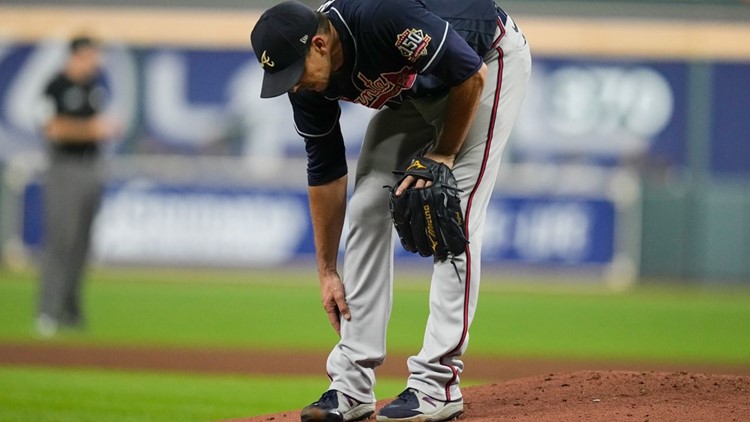 After breaking leg, Braves' Charlie Morton still got three more outs in Game 1