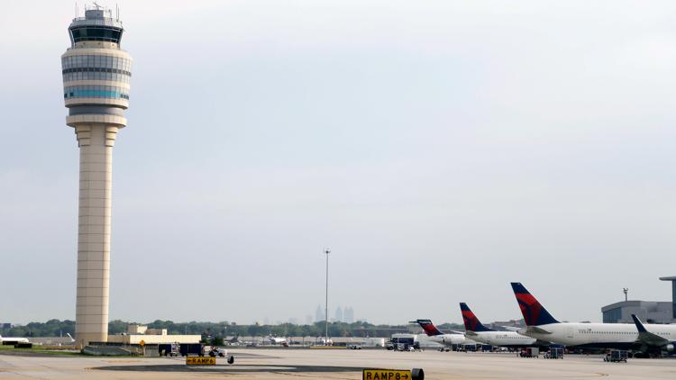 Delta Air Lines calls on Congress to pay air traffic controllers and end government shutdown