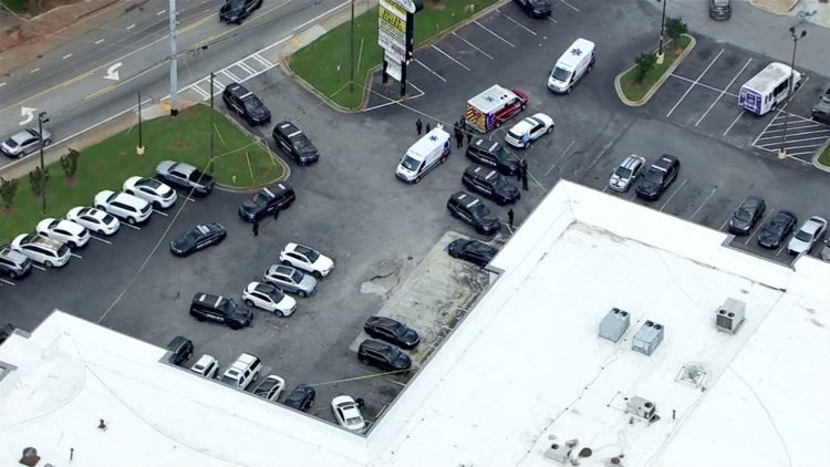 Three injured in DeKalb shooting at shopping center on South Hairston Road