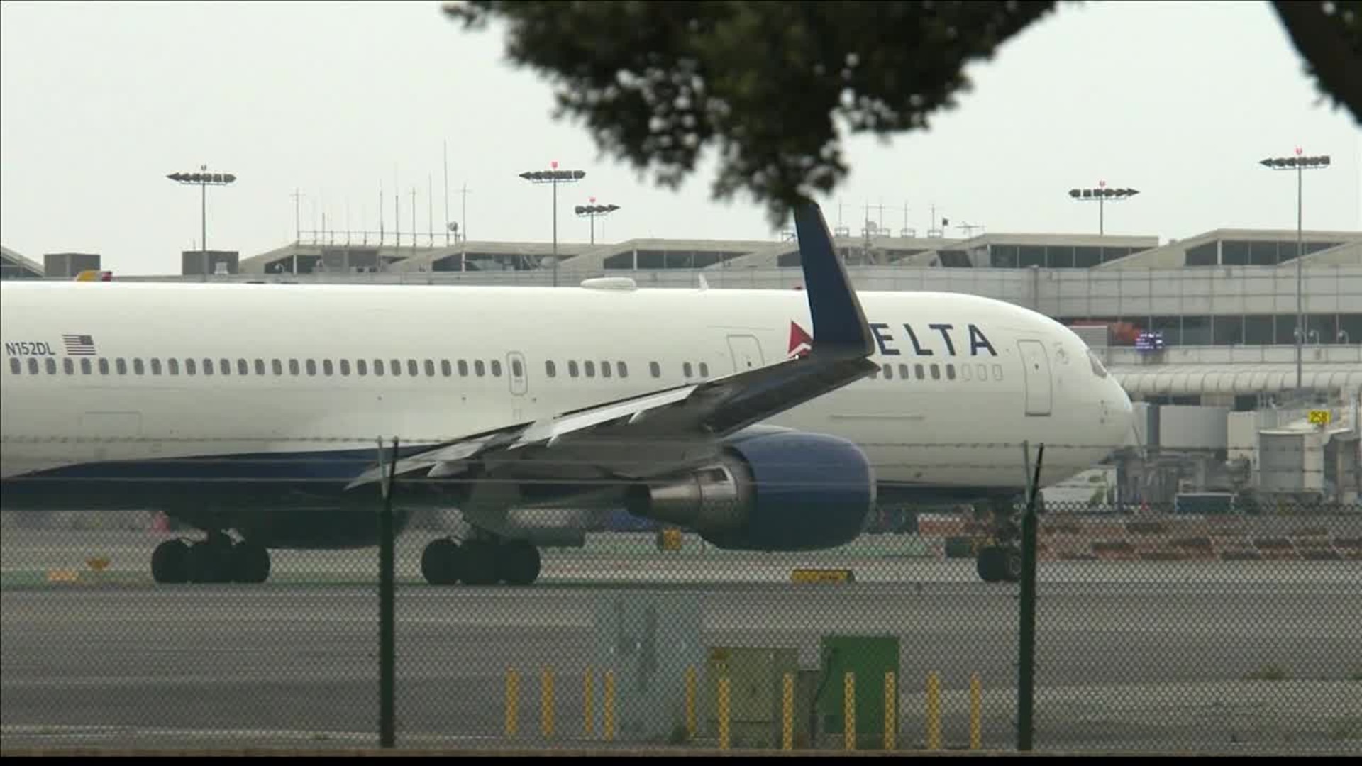 Delta to show same-sex love scenes for in-flight movies